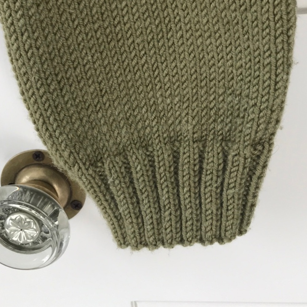 Green Sweater - Picture 6 of 7
